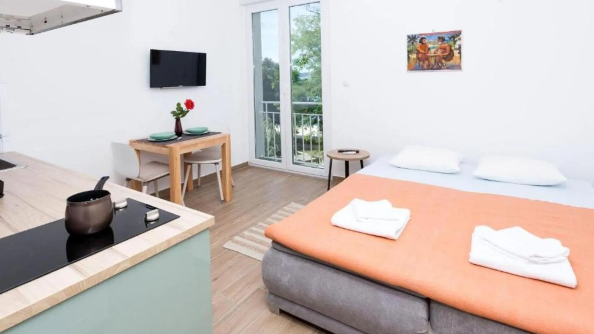 Romantic Studio In Zadar With City And Garden Views